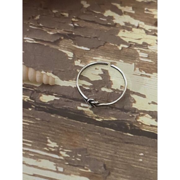 Dainty Knot Sterling Silver Toe Ring - Picture 4 of 4